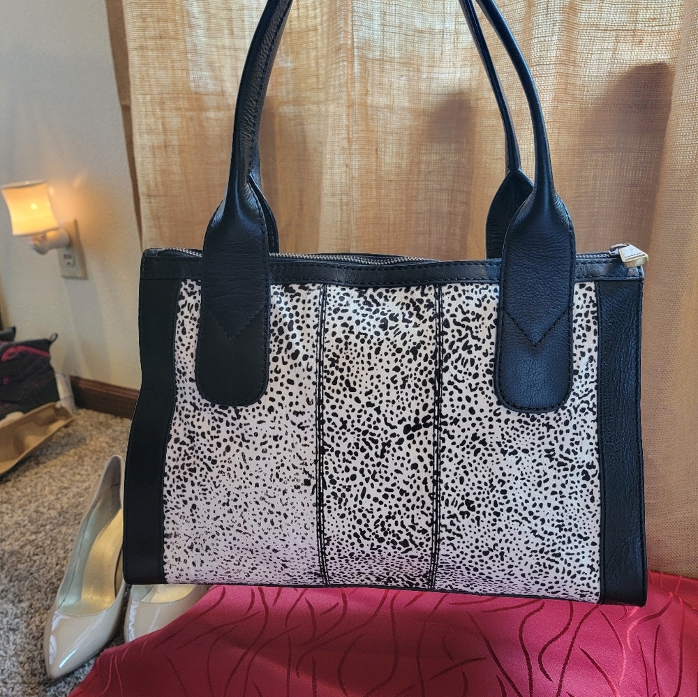 Fossil Black and White Cowhide Look Tote Keyhole Zip Close Bag - Picture 7 of 16